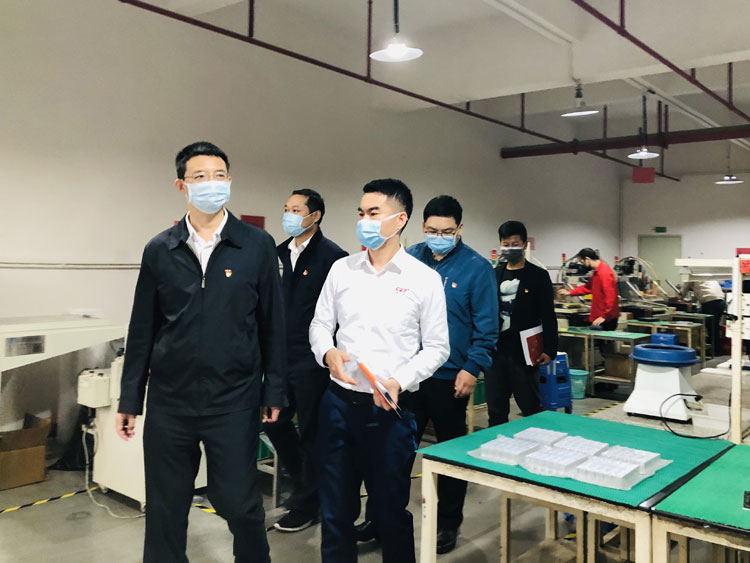 熱烈歡迎寶安區委組織部長姚剛率領街道辦領導前來我司走訪視察